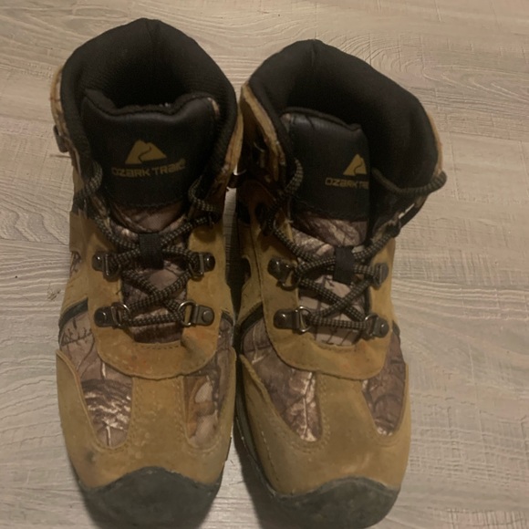 Ozark Trail Hiking Boots Shoes - Picture 2 of 9